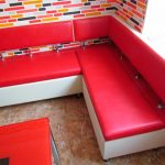 Примеры восстановленных кухонных диванов