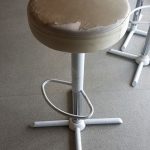 Ремонт стульев в баре
